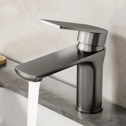 Nivaro Badezimmer Armatur – Edelstahl Wasserhahn mit Warm- und Kaltwasser für Bad & Küche